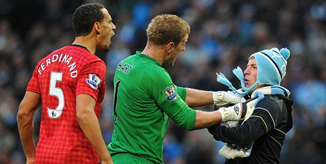 Ferdinand Santai Tanggapi Insiden Derby Manchester