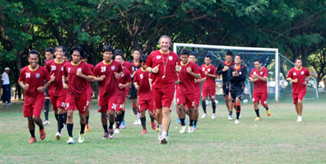 Pemain PSM Inisiatif Perbaiki Lapangan Karebosi