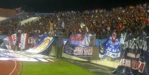 Aremania Birukan Stadion Manahan