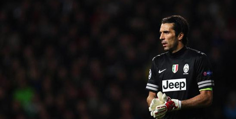 Buffon Perpanjang Kontrak Sebelum Natal