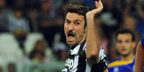 Vucinic Pemain Terbaik Montenegro 2012