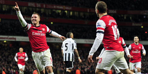Review: Arsenal Tutup 2012 Dengan Cara Berkelas Review: Arsenal Tutup 2012 Dengan Cara Berkelas