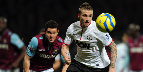 MU Berniat Pinjamkan Alexander Buttner