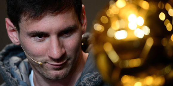 Messi Berpose Dengan Empat Ballon d'Or