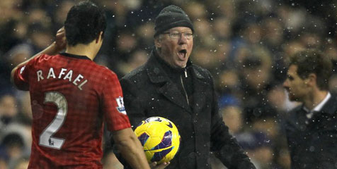 Fergie Kecam Hakim Garis White Hart Lane