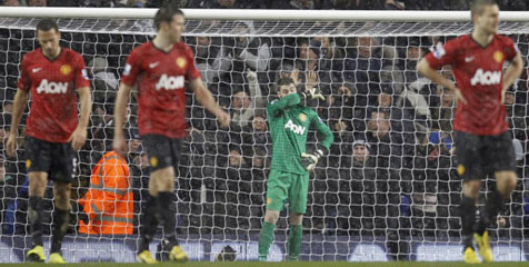 United Imbang, Neville Salahkan De Gea