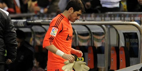 Casillas Tinggalkan Pertandingan Karena Cedera