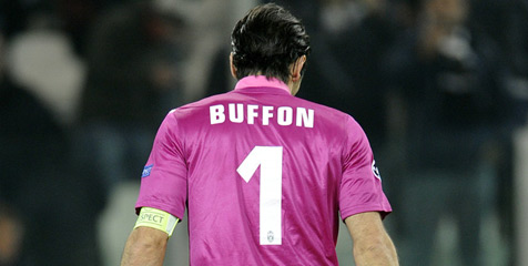 United Sempat Gagal Rayu Buffon dan Van Der Sar