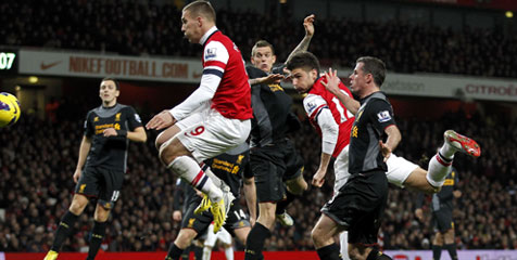 Review: Giroud dan Walcott Selamatkan Muka Arsenal
