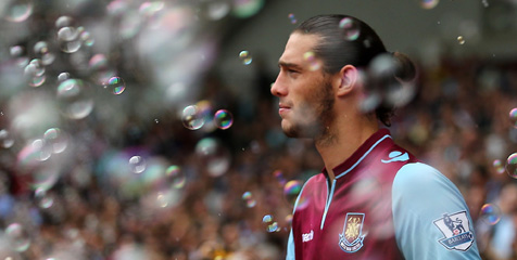 West Ham Bisa Beli Carroll Pada Akhir Musim
