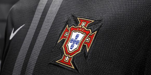 Detail Jersey: Portugal Away 2013-2014