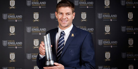Gerrard Terpilih Jadi Pemain Terbaik Inggris 2012