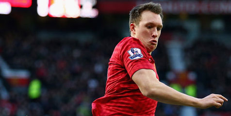 Terserang Virus, Phil Jones Absen Lawan Madrid?