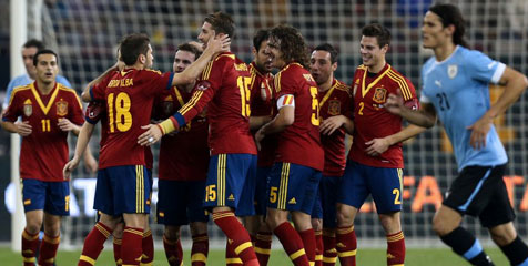 Review: Spanyol Hantam Uruguay
