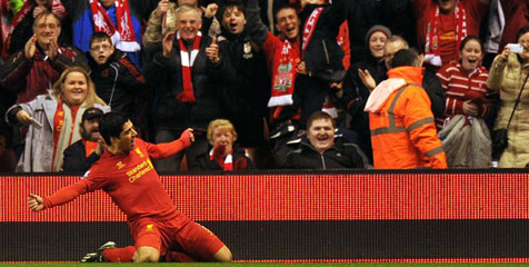 Nyanyian 'YNWA' di Anfield Buat Suarez Bertahan