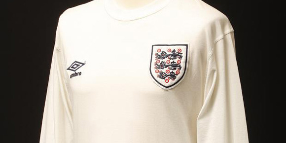 Transformasi Jersey Umbro The Three Lions (Kandang)