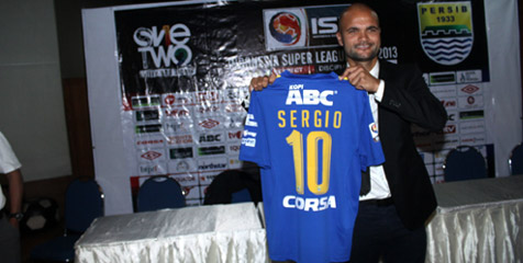 Sergio van Dijk Resmi Berkostum Persib