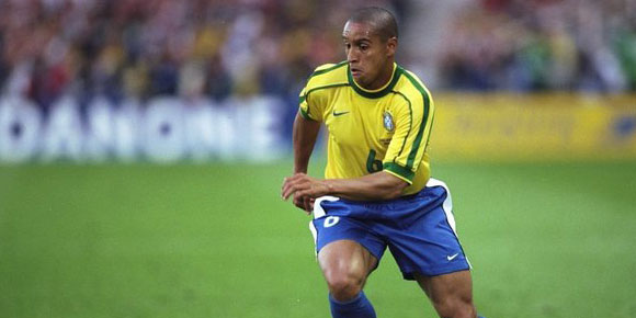 Pesepakbola Dengan Tendangan Cannon Ball Mematikan