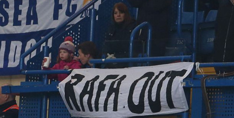 Chelsea Turunkan Banner 'Rafa Out' dan 'Come Home, Jose' Chelsea Turunkan Banner 'Rafa Out' dan 'Come Home, Jose'