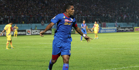 HT Review: Beto Bawa Arema Unggul Sementara