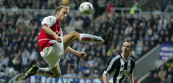 Lima Gol Terbaik Dennis Bergkamp