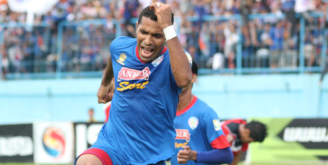 ISL Review: Hat-Trick Beto Bawa Arema ke Puncak