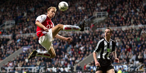 Bergkamp Bangga Diabadikan Arsenal