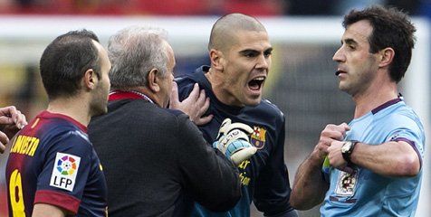 Victor Valdes Dihukum Empat Pertandingan