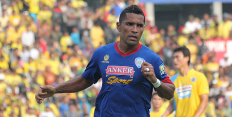 HT Review ISL: Persegres dan Arema Masih Sama Kuat