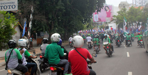 Bonek Kuasai Tol Hingga Subuh