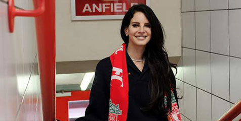 Terpukau Anfield, Lana Del Rey Putuskan Jadi Liverpudlian