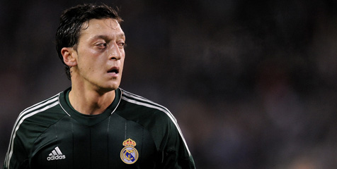 Mourinho Marahi Ozil di Depan Skuad Madrid