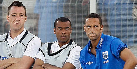 Ferdinand Diminta Berdamai Dengan Ashley Cole