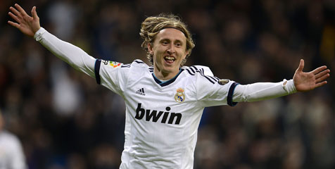 Apik Lawan United, Modric 'Terlahir Kembali'