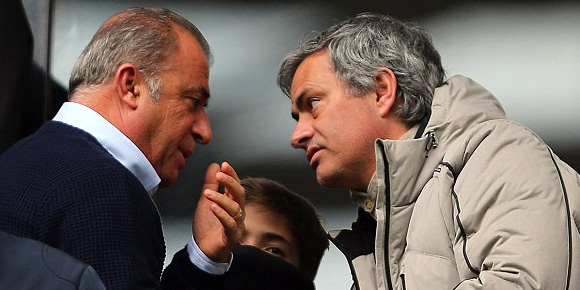 Video: Mourinho Datangi dan Peluk Calon Lawannya
