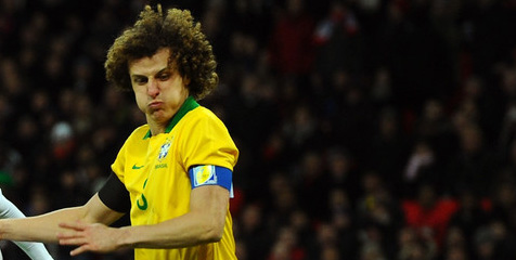David Luiz Tak Keberatan Kembalikan Ban Kapten Brasil
