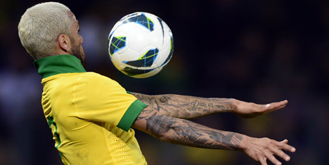 Alves: Bicarakan Neymar Bikin Repot dan Bosan