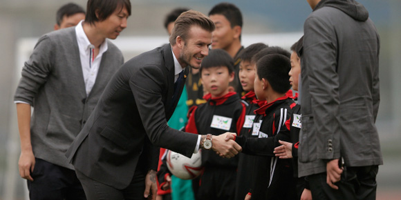 Photo-Fun: Adegan Jatuhnya Beckham Saat Pamer Free Kick