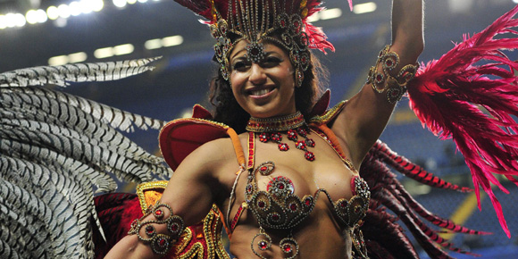 Penari Samba Seksi Buka Friendly Rusia vs Brasil