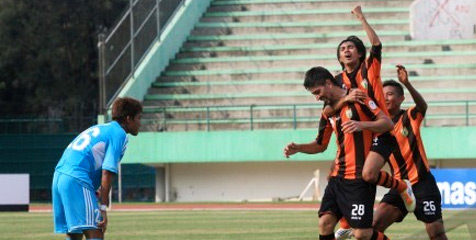 Review AFC: Roberto Orlando Gagalkan Kemenangan Persibo