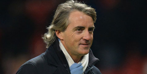 Senyum Mancini di Old Trafford