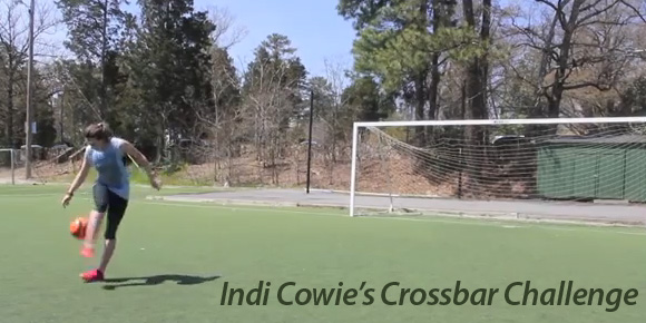 Video: Indi Cowie, Freestyler Lady Unjuk Gigi