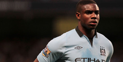 Kembali Merumput, Micah Richards 'Dibantai' Mancini