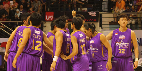 CLS Knights Menangkan Derby Surabaya