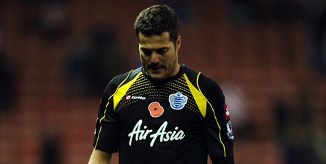 Pakai Kostum Chelsea, Julio Cesar Dipaksa Tenangkan Fans QPR