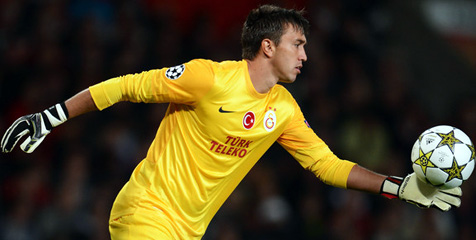 Fernando Muslera Masuk Radar Barcelona Bola Net