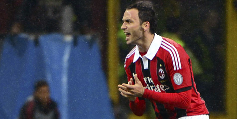 Balotelli Angkat Topi Bagi Pazzini