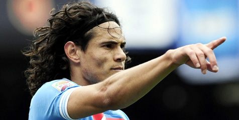 Review: Hattrick Cavani Amankan Posisi Napoli