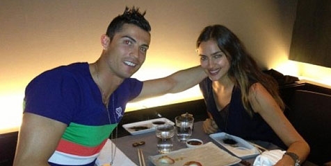 Ronaldo Pajang Foto Bareng Pacar, Bantah Isu Selingkuh