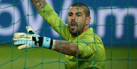 Presiden Barca Inginkan Valdes Bertahan